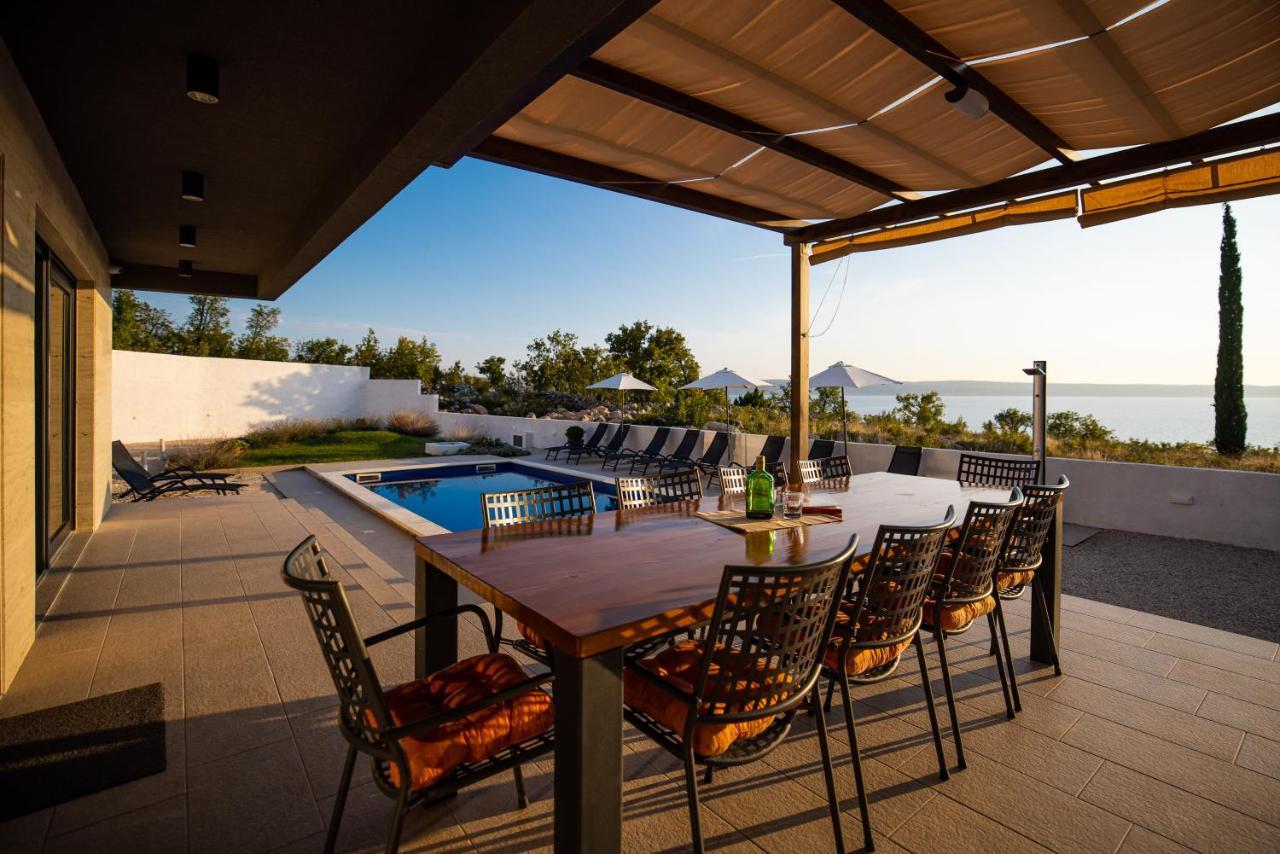 Royal Promons - Heated Pool Villa Starigrad Paklenica
