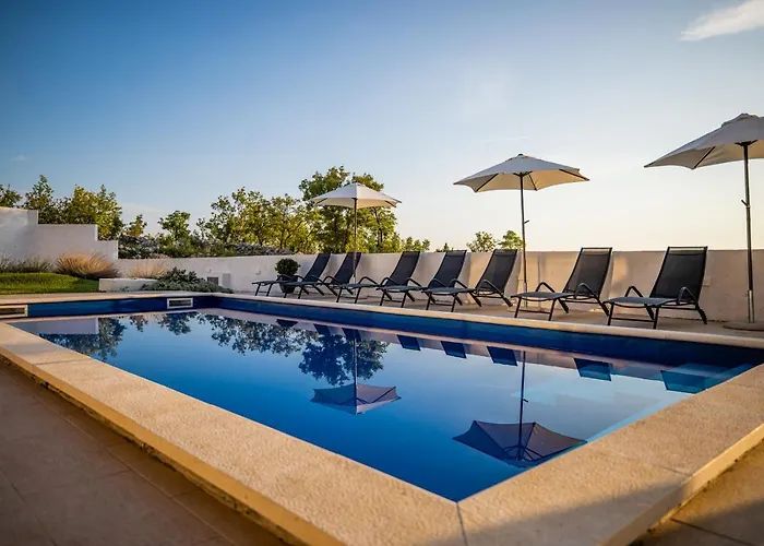 Royal Promons - Heated Pool