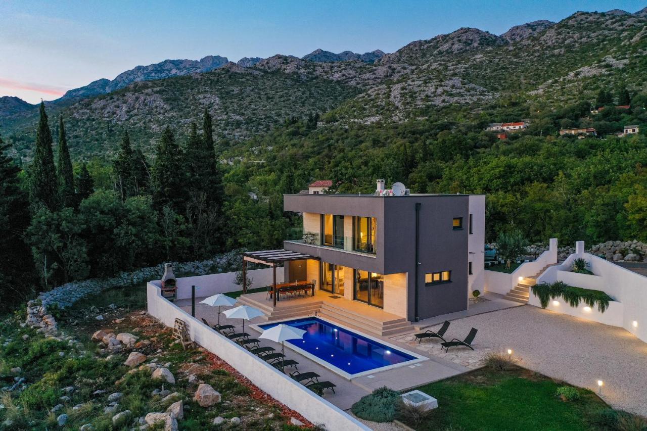 Royal Promons - Heated Pool Starigrad Paklenica