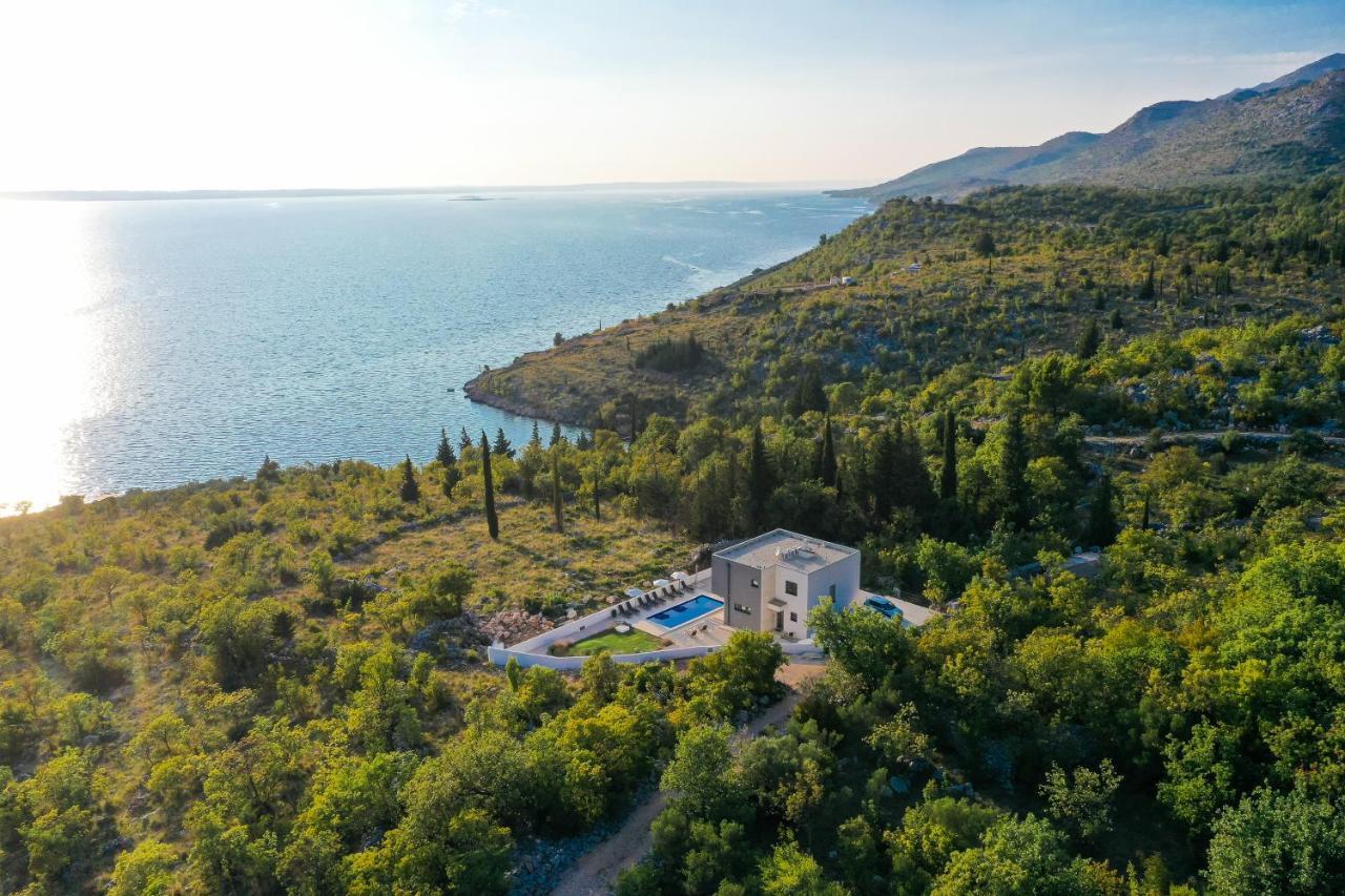 Royal Promons - Heated Pool Villa