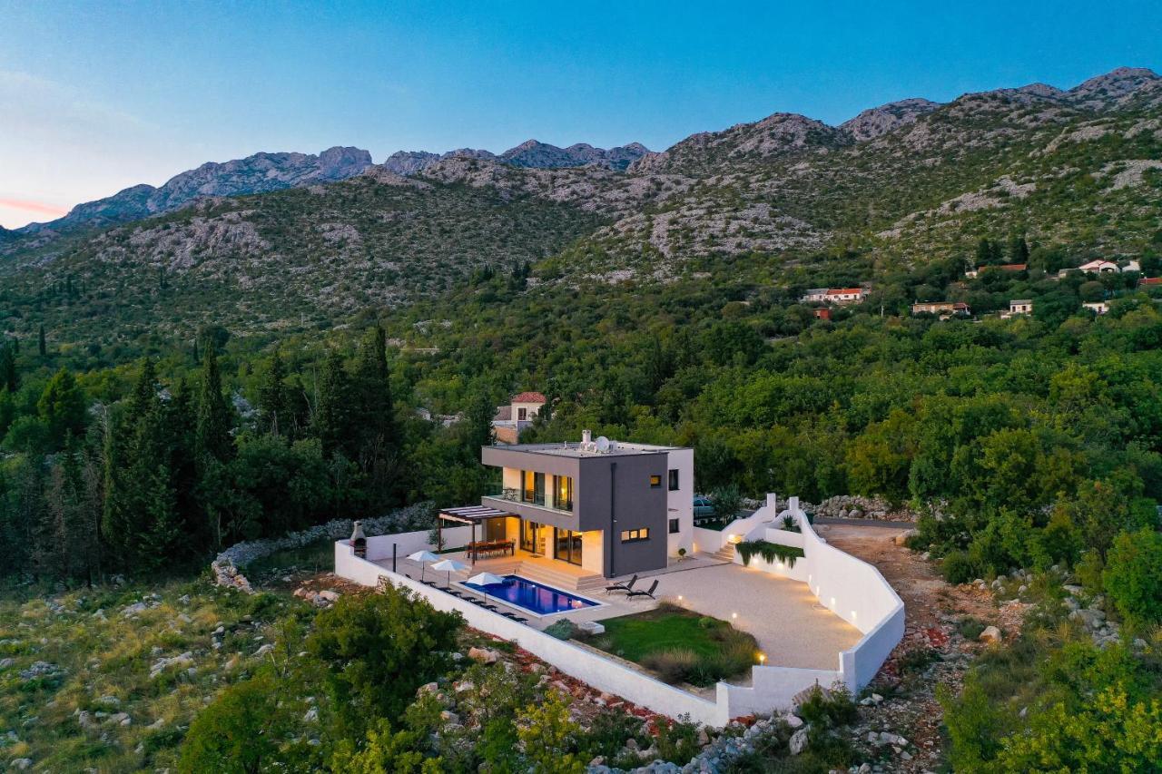 Royal Promons - Heated Pool Villa
