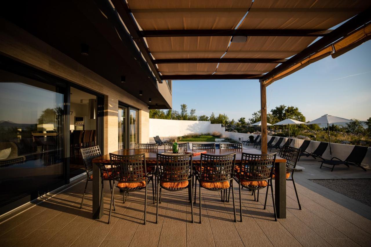Royal Promons - Heated Pool Starigrad Paklenica
