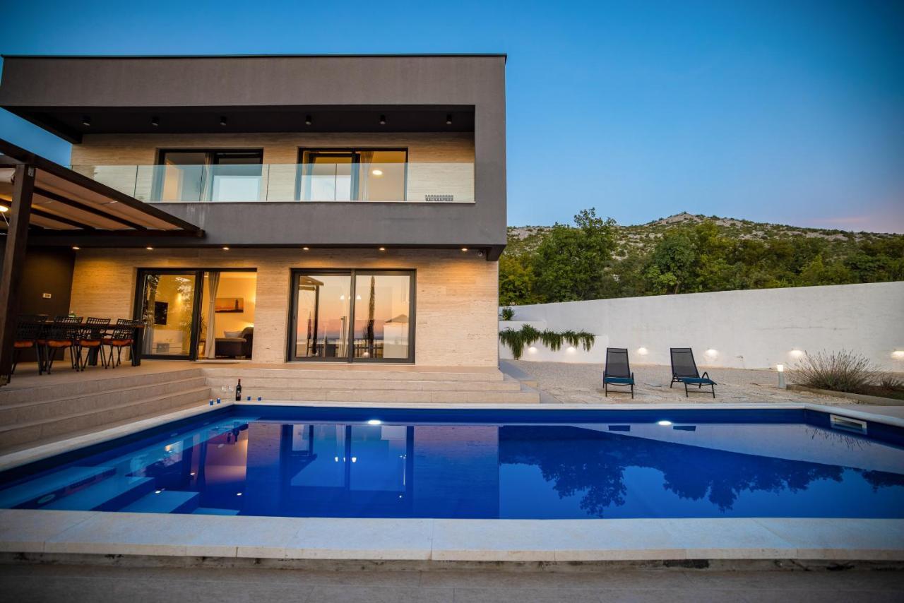 Royal Promons - Heated Pool Villa *