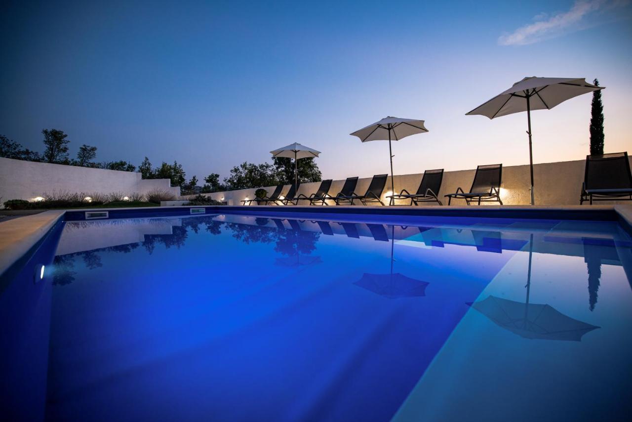 Royal Promons - Heated Pool Villa *